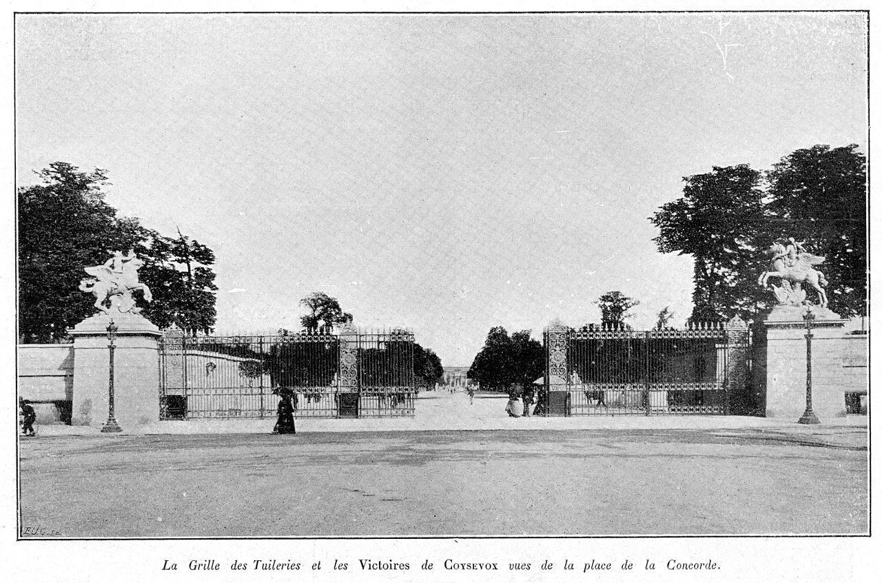 Tuileries entrance from Place de la Condorde